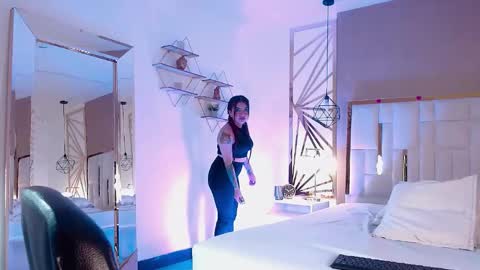 Snapshot of vaaleriee_miller_ chatting on February 24, 2025, 8:58 pm valeriee miller online show from February 24, 2025, 8:58 pm