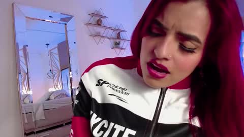 Snapshot of vaaleriee_miller_ chatting on November 1, 2025, 6:04 am valeriee miller online show from November 1, 2025, 6:04 am