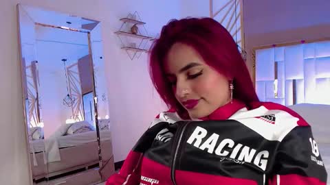 Snapshot of vaaleriee_miller_ chatting on November 6, 2025, 10:32 pm valeriee miller online show from November 6, 2025, 10:32 pm