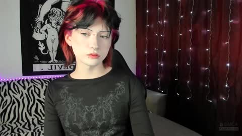 Snapshot of vailyreb chatting on January 4, 2025, 8:37 pm Marin online show from January 4, 2025, 8:37 pm