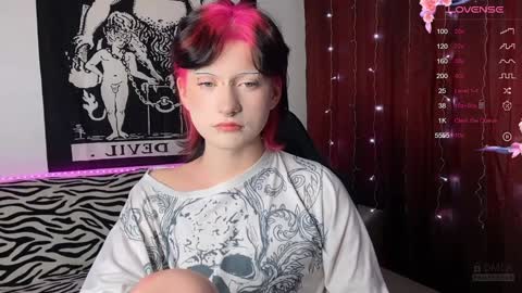 Snapshot of vailyreb chatting on January 24, 2025, 9:15 pm Marin online show from January 24, 2025, 9:15 pm