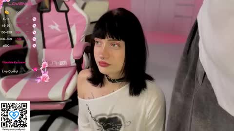 Snapshot of vailyreb chatting on November 10, 2025, 12:15 pm Marin online show from November 10, 2025, 12:15 pm