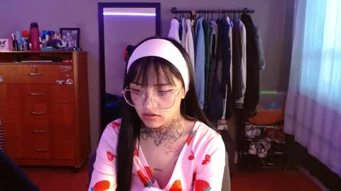 valentina online show from December 22, 2025, 2:36 pm