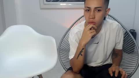 Snapshot of valen_and_paul_ chatting on November 18, 2025, 5:23 am valen paul online show from November 18, 2025, 5:23 am