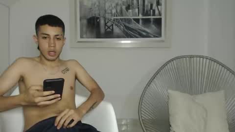 Snapshot of valen_and_paul_ chatting on November 21, 2025, 11:14 pm valen paul online show from November 21, 2025, 11:14 pm