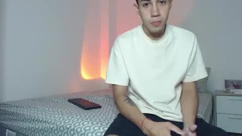 Snapshot of valen_and_paul_ chatting on December 16, 2025, 11:10 pm valen paul online show from December 16, 2025, 11:10 pm