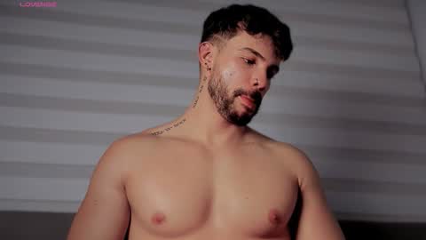 valenthinoking online show from November 17, 2025, 3:23 am