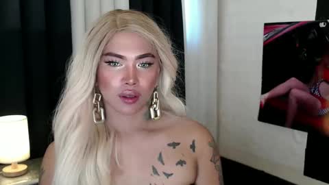 Snapshot of valentina_goddess_tsxxx chatting on December 10, 2024, 10:37 pm Amanda online show from December 10, 2024, 10:37 pm