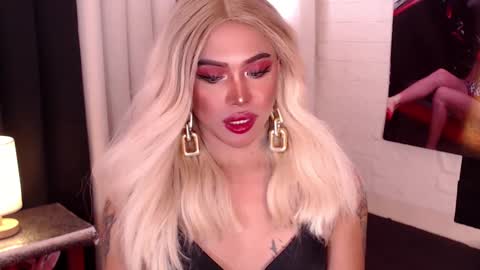 Snapshot of valentina_goddess_tsxxx chatting on December 13, 2024, 1:26 am Amanda online show from December 13, 2024, 1:26 am