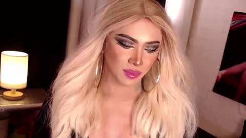 Snapshot of valentina_goddess_tsxxx chatting on December 15, 2024, 4:51 am Amanda online show from December 15, 2024, 4:51 am
