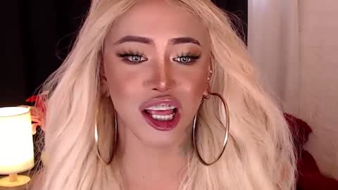 Snapshot of valentina_goddess_tsxxx chatting on December 18, 2024, 11:19 pm Amanda online show from December 18, 2024, 11:19 pm