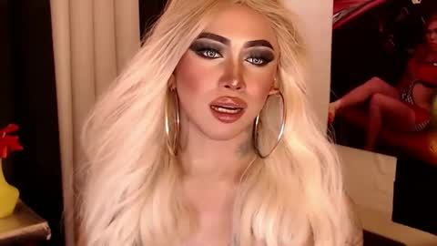 Snapshot of valentina_goddess_tsxxx chatting on December 23, 2024, 3:29 am Amanda online show from December 23, 2024, 3:29 am