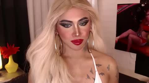 Snapshot of valentina_goddess_tsxxx chatting on December 23, 2024, 6:33 am Amanda online show from December 23, 2024, 6:33 am