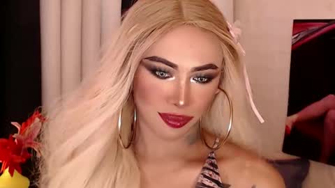 Snapshot of valentina_goddess_tsxxx chatting on January 3, 2025, 12:00 am Amanda online show from January 3, 2025, 12:00 am