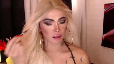 Snapshot of valentina_goddess_tsxxx chatting on January 5, 2025, 4:04 am Amanda online show from January 5, 2025, 4:04 am