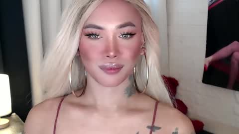 Snapshot of valentina_goddess_tsxxx chatting on January 18, 2025, 5:31 am Amanda online show from January 18, 2025, 5:31 am
