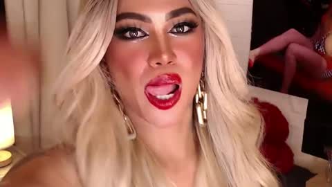 Snapshot of valentina_goddess_tsxxx chatting on February 7, 2025, 4:27 am Amanda online show from February 7, 2025, 4:27 am