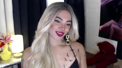 Snapshot of valentina_goddess_tsxxx chatting on February 18, 2025, 1:43 am Amanda online show from February 18, 2025, 1:43 am