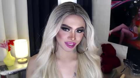 Snapshot of valentina_goddess_tsxxx chatting on February 25, 2025, 12:25 am Amanda online show from February 25, 2025, 12:25 am