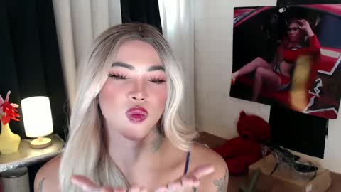 Snapshot of valentina_goddess_tsxxx chatting on March 4, 2025, 1:01 am Amanda online show from March 4, 2025, 1:01 am