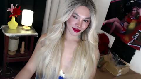Snapshot of valentina_goddess_tsxxx chatting on March 8, 2025, 2:12 am Amanda online show from March 8, 2025, 2:12 am