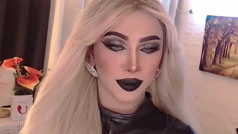 Snapshot of valentina_goddess_tsxxx chatting on September 13, 2025, 2:44 am Amanda online show from September 13, 2025, 2:44 am