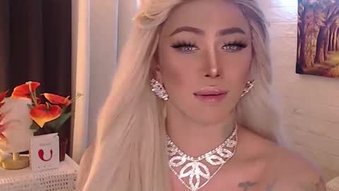 Snapshot of valentina_goddess_tsxxx chatting on September 16, 2025, 2:23 am Amanda online show from September 16, 2025, 2:23 am