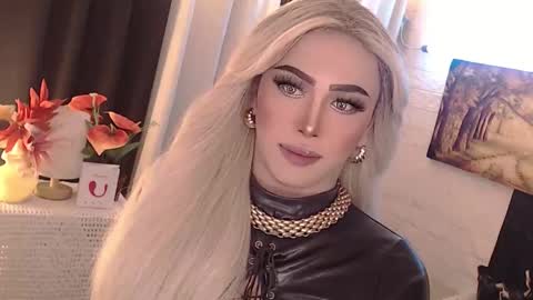 Snapshot of valentina_goddess_tsxxx chatting on September 18, 2025, 2:02 am Amanda online show from September 18, 2025, 2:02 am