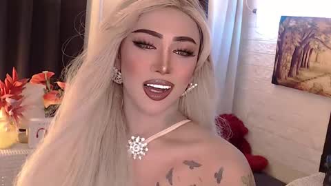 Snapshot of valentina_goddess_tsxxx chatting on September 27, 2025, 12:48 am Amanda online show from September 27, 2025, 12:48 am