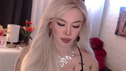 Snapshot of valentina_goddess_tsxxx chatting on October 9, 2025, 3:37 am Amanda online show from October 9, 2025, 3:37 am