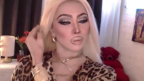 Snapshot of valentina_goddess_tsxxx chatting on October 13, 2025, 3:17 am Amanda online show from October 13, 2025, 3:17 am