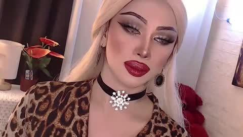 Snapshot of valentina_goddess_tsxxx chatting on October 23, 2025, 2:00 am Amanda online show from October 23, 2025, 2:00 am