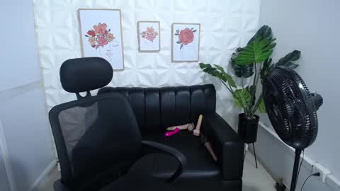 Valentina  online show from February 12, 2025, 1:52 am