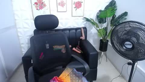 Valentina  online show from February 22, 2025, 1:44 am