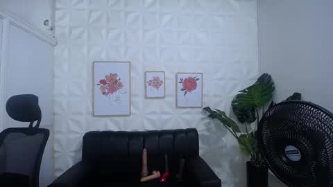 Valentina  online show from February 25, 2025, 11:00 pm