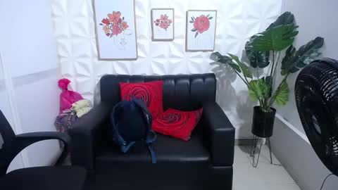 Valentina  online show from March 7, 2025, 8:44 pm