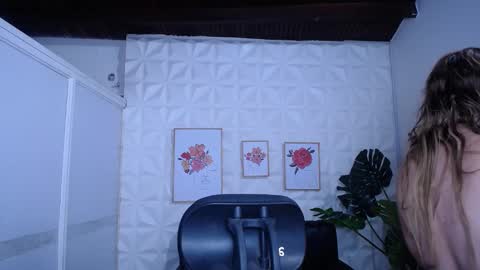 Valentina  online show from September 8, 2025, 5:34 pm