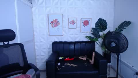 Valentina  online show from September 13, 2025, 10:20 pm