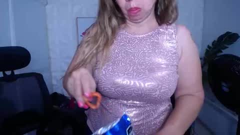 Valentina  online show from September 18, 2025, 10:23 pm