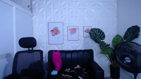 Valentina  online show from September 28, 2025, 1:22 am