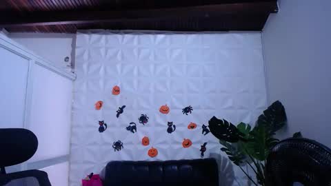 Valentina  online show from October 7, 2025, 6:49 pm