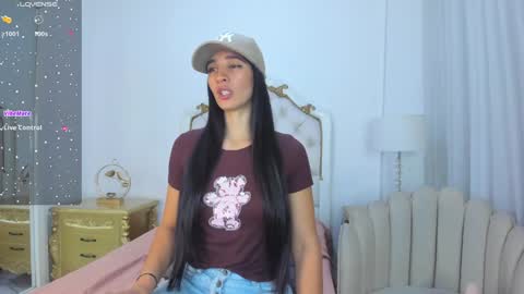 Snapshot of valentina_ross_ chatting on February 3, 2025, 12:03 pm Valentina online show from February 3, 2025, 12:03 pm