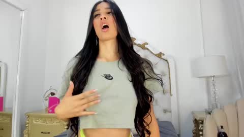 Snapshot of valentina_ross_ chatting on February 17, 2025, 12:38 pm Valentina online show from February 17, 2025, 12:38 pm