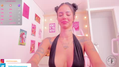 Snapshot of valentina_vegaa chatting on January 31, 2025, 8:43 pm Val online show from January 31, 2025, 8:43 pm