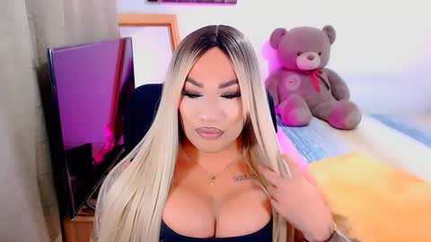 Snapshot of valentinaxqueen chatting on December 15, 2024, 12:29 am    online show from December 15, 2024, 12:29 am