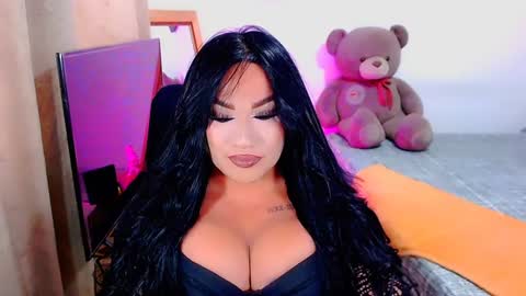 Snapshot of valentinaxqueen chatting on December 17, 2024, 8:10 pm    online show from December 17, 2024, 8:10 pm