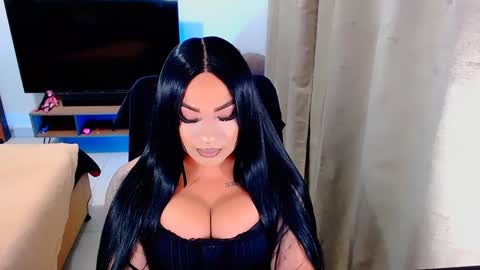 Snapshot of valentinaxqueen chatting on December 19, 2024, 11:14 pm    online show from December 19, 2024, 11:14 pm