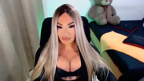 Snapshot of valentinaxqueen chatting on March 1, 2025, 2:04 am    online show from March 1, 2025, 2:04 am