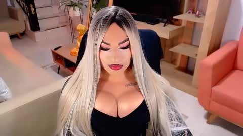 Snapshot of valentinaxqueen chatting on March 9, 2025, 11:03 pm    online show from March 9, 2025, 11:03 pm