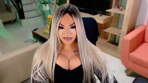 Snapshot of valentinaxqueen chatting on March 10, 2025, 2:06 am    online show from March 10, 2025, 2:06 am
